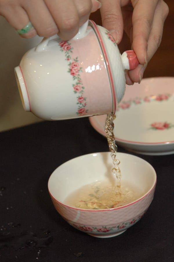 Why Did British Nobility Fall in Love with Wuyi Black Tea? Unveiling the 17th-Century Tea Trade Craze